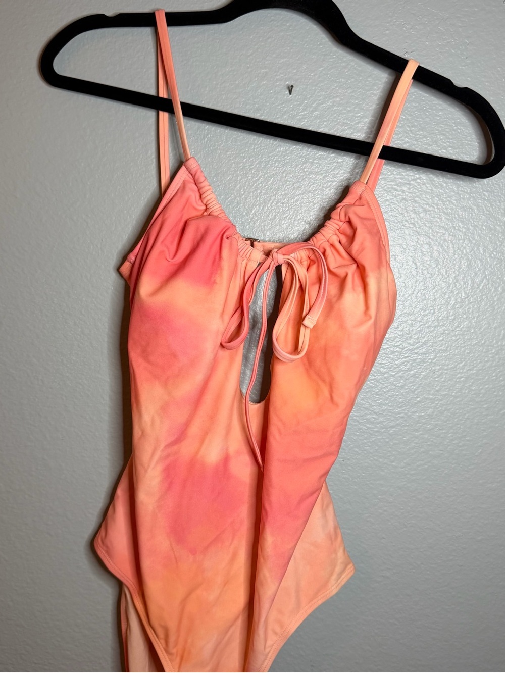 Cupshe Women's Tie-Front One-Piece Swim / Bodysuit - Coral Peach Ombre